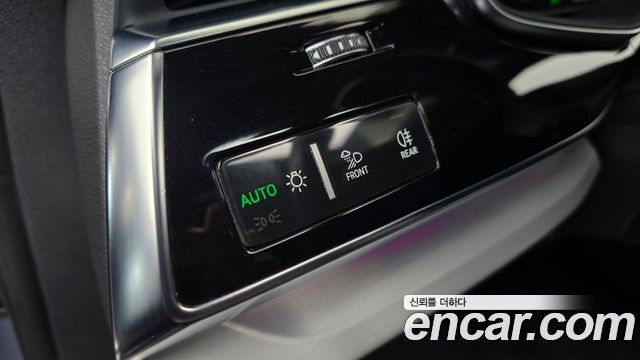 Audi Q8 2021 — photo 29