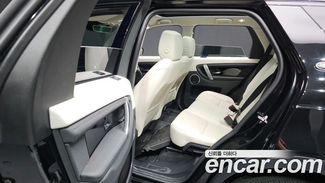 Land Rover Discovery Sport 2023 — photo 25