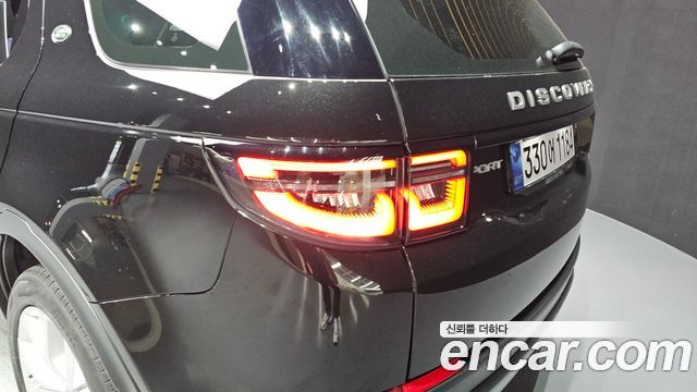 Land Rover Discovery Sport 2023 — photo 9