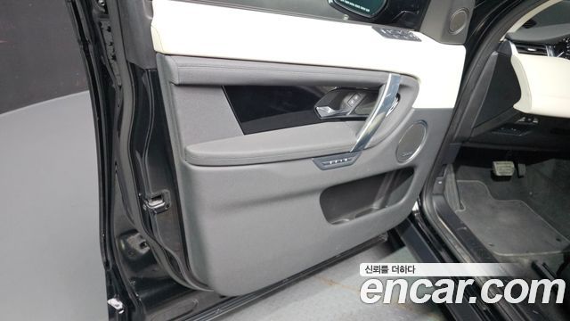 Land Rover Discovery Sport 2023 — photo 14
