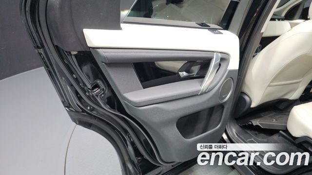 Land Rover Discovery Sport 2023 — photo 15