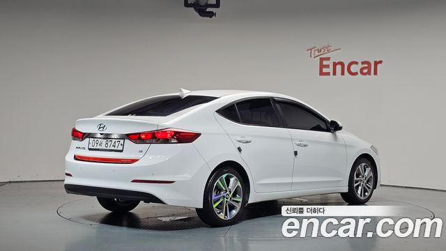 Hyundai AVANTE 2018 — photo 2