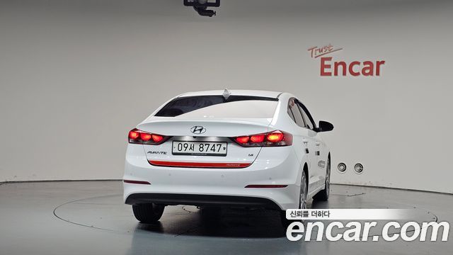 Hyundai AVANTE 2018 — photo 4
