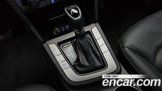 Hyundai AVANTE 2018 — photo 12