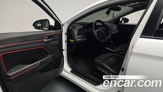 Hyundai AVANTE 2018 — photo 13