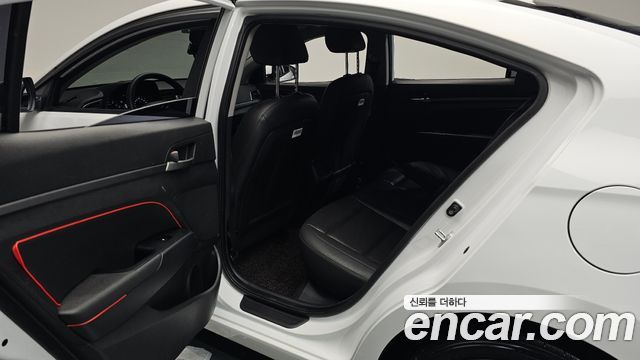 Hyundai AVANTE 2018 — photo 17