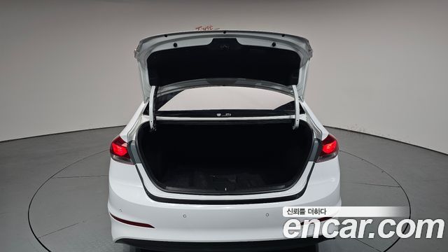 Hyundai AVANTE 2018 — photo 26