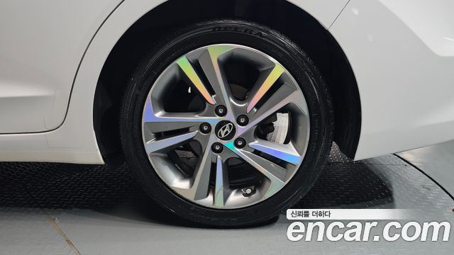Hyundai AVANTE 2018 — photo 7