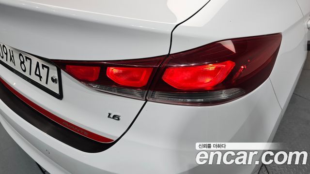Hyundai AVANTE 2018 — photo 9