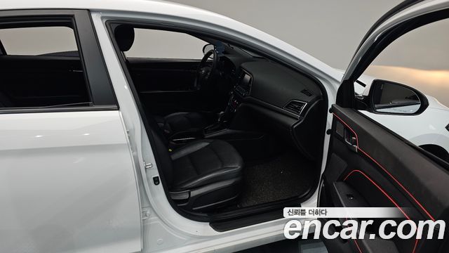 Hyundai AVANTE 2018 — photo 16