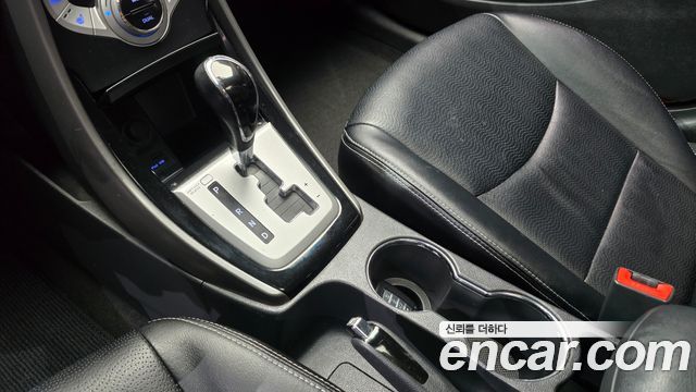 Hyundai AVANTE 2011 — photo 9