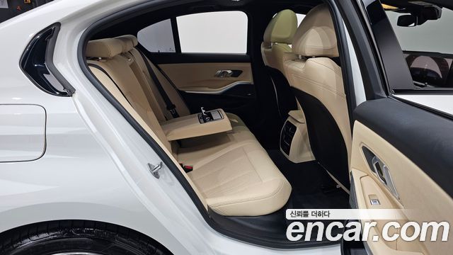 BMW 3-Series 2024 — photo 17
