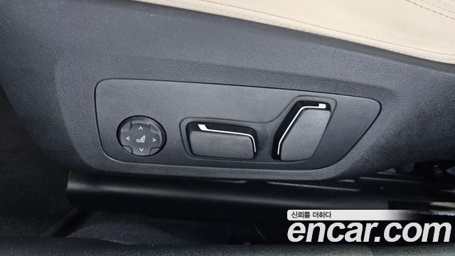 BMW 3-Series 2024 — photo 25
