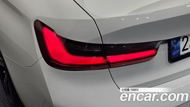 BMW 3-Series 2024 — photo 9