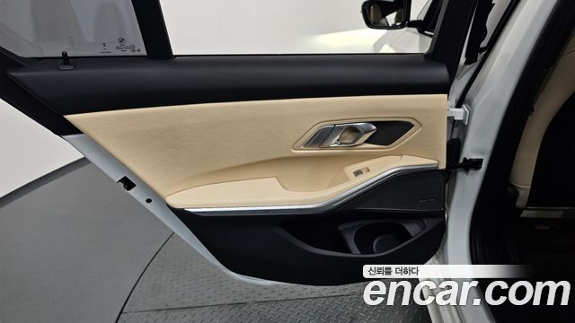 BMW 3-Series 2024 — photo 15