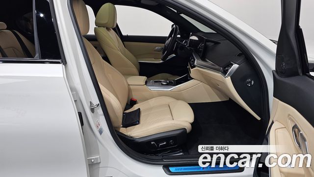 BMW 3-Series 2024 — photo 16