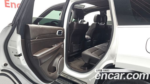 Jeep Cherokee 2018 — photo 12