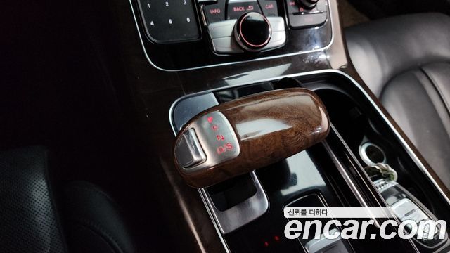 Audi A8 2015 — photo 9
