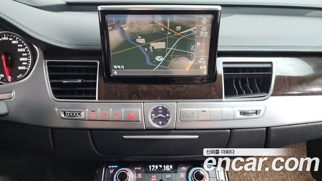 Audi A8 2015 — photo 12
