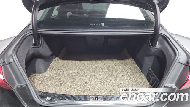 Audi A8 2015 — photo 17