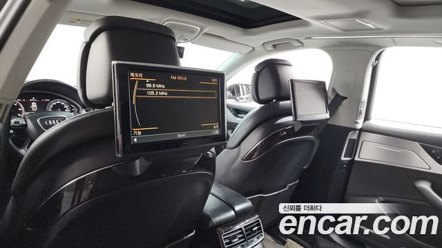Audi A8 2015 — photo 19