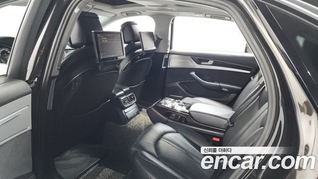 Audi A8 2015 — photo 20