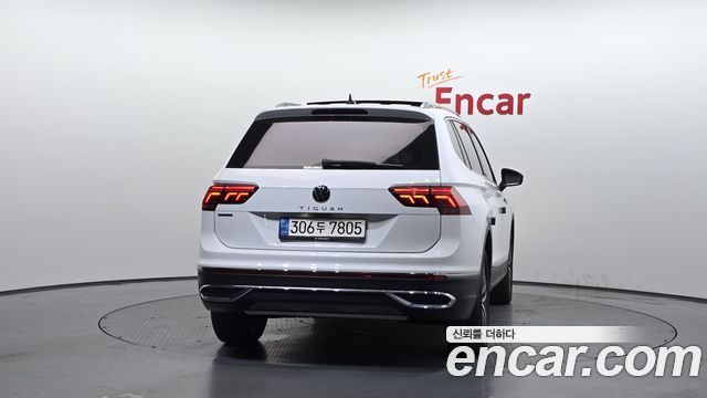 Volkswagen Tiguan 2022 — photo 4