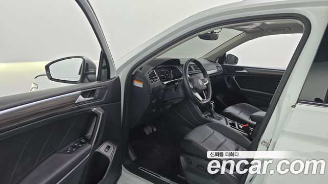 Volkswagen Tiguan 2022 — photo 10
