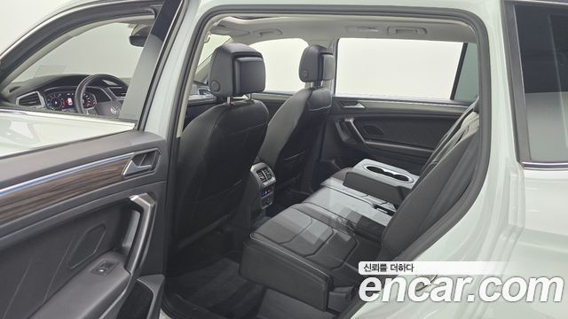 Volkswagen Tiguan 2022 — photo 12