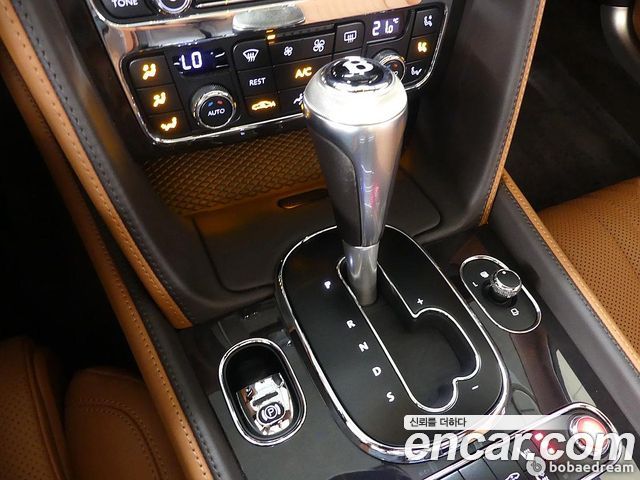 Bentley Flying Spur 2017 — photo 9