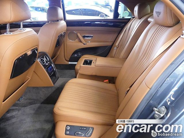 Bentley Flying Spur 2017 — photo 17