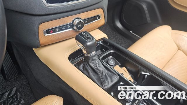 Volvo XC90 2020 — photo 9