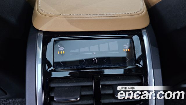 Volvo XC90 2020 — photo 19
