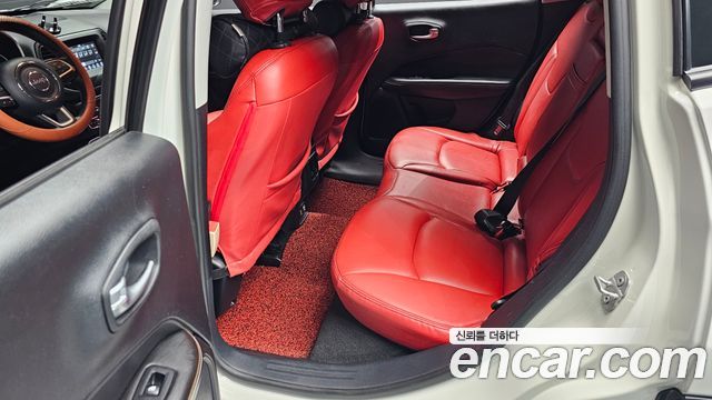 Jeep Compass 2018 — photo 12