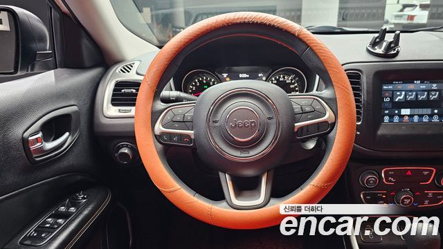 Jeep Compass 2018 — photo 13