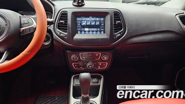 Jeep Compass 2018 — photo 17