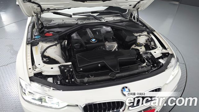 BMW 3-Series 2018 — photo 6
