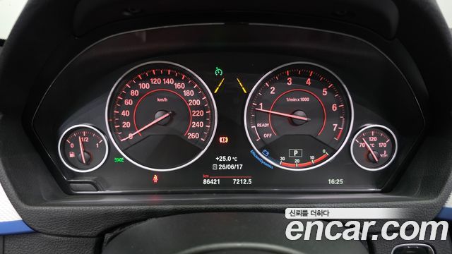 BMW 3-Series 2018 — photo 11