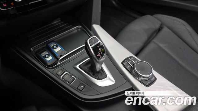 BMW 3-Series 2018 — photo 12