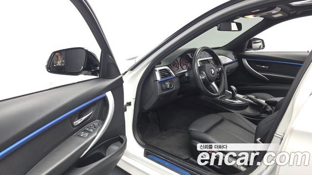 BMW 3-Series 2018 — photo 13