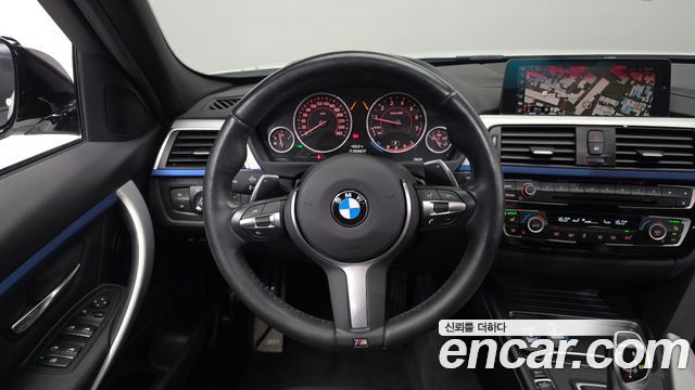 BMW 3-Series 2018 — photo 19