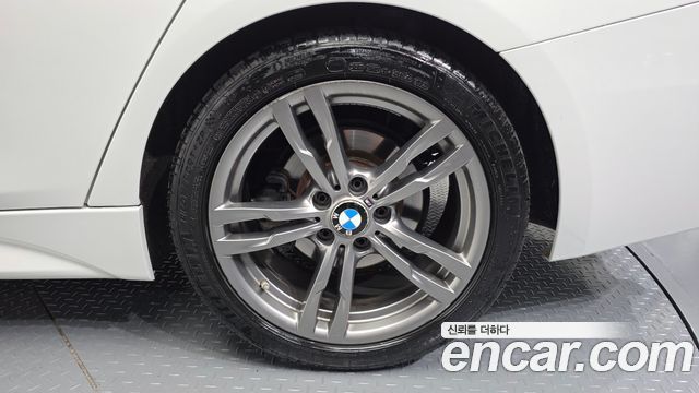 BMW 3-Series 2018 — photo 7