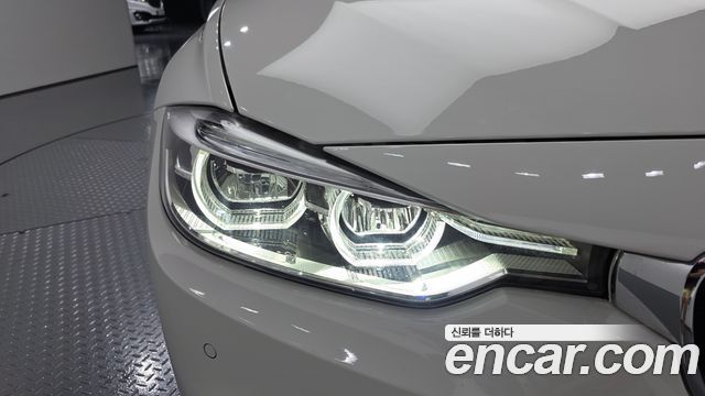 BMW 3-Series 2018 — photo 8
