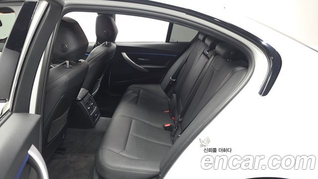 BMW 3-Series 2018 — photo 16