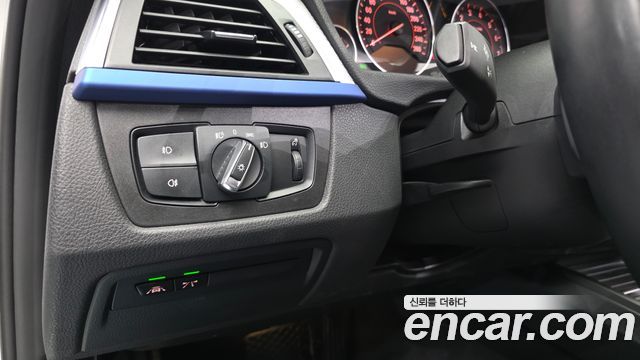 BMW 3-Series 2018 — photo 29