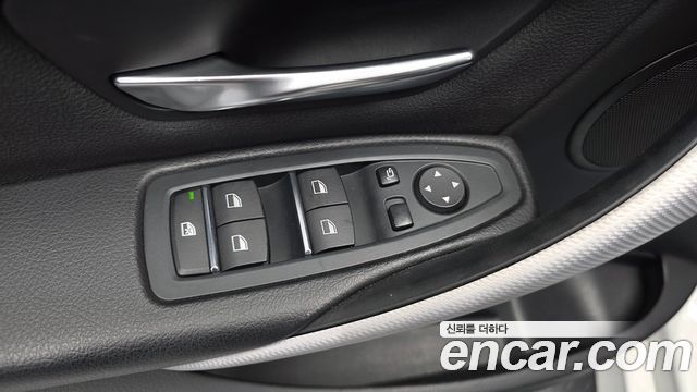 BMW 3-Series 2018 — photo 30