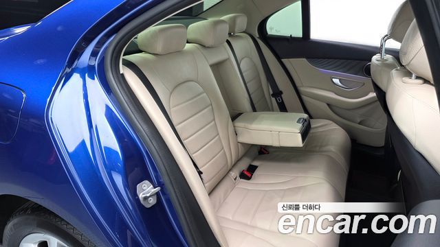 Mercedes-Benz C-Class 2019 — photo 18