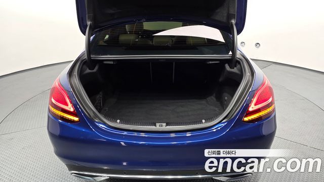 Mercedes-Benz C-Class 2019 — photo 26