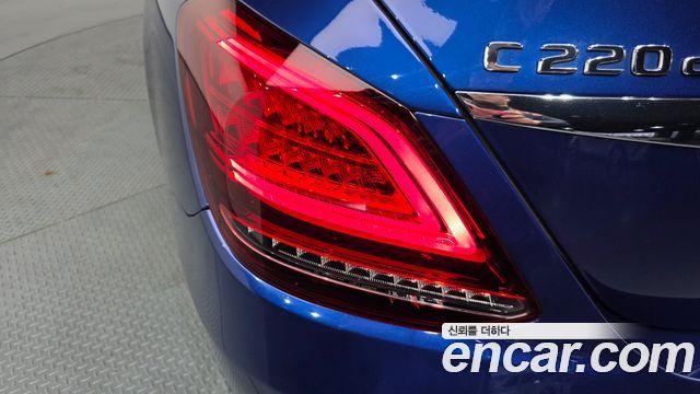 Mercedes-Benz C-Class 2019 — photo 9