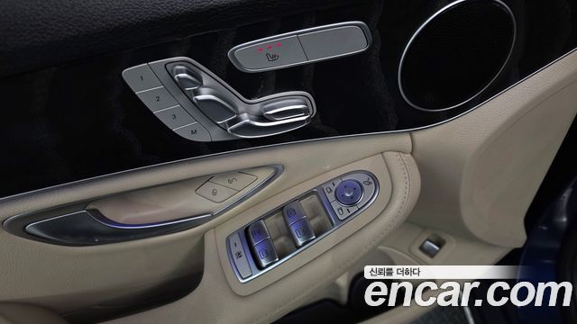 Mercedes-Benz C-Class 2019 — photo 28